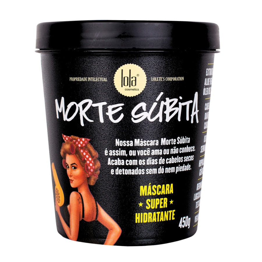 Pote preto da máscara capilar Morte Súbita da Lola Cosmetics, 450g. O rótulo preto exibe 'MORTE SÚBITA' em letras brancas estilizadas, uma ilustração de pin-up, e destaca em amarelo sua principal função como 'MÁSCARA SUPER HIDRATANTE'