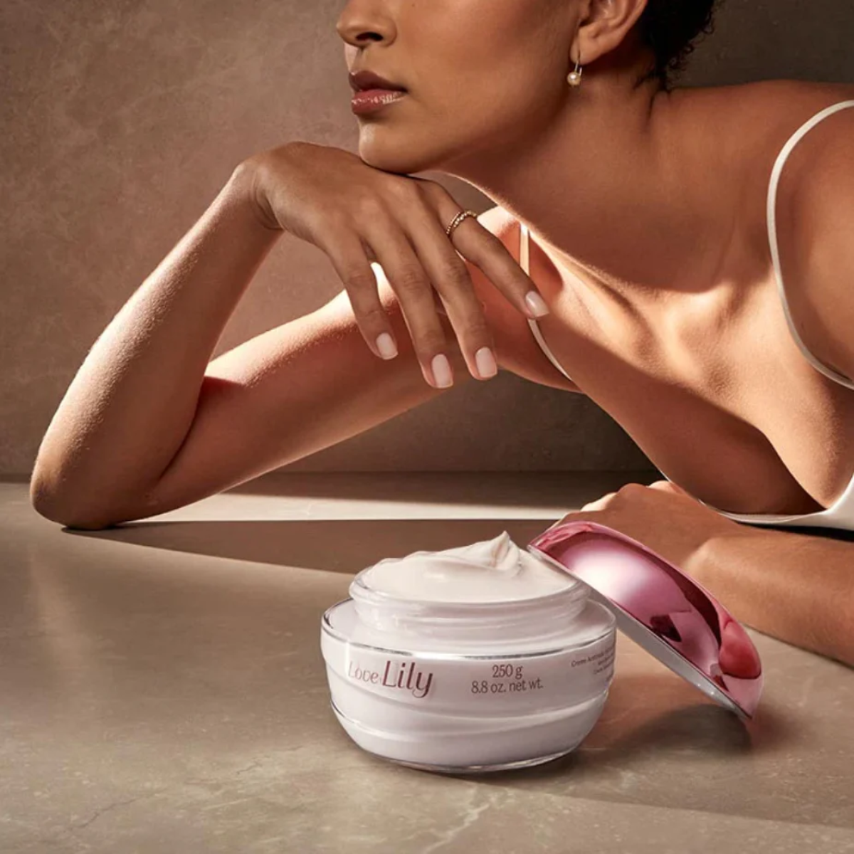 O Boticário Love  Lily Creme Acetinado Hidratante Corporal 250ml