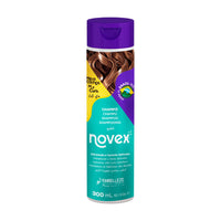 Shampoo Novex Meus Cachos 300mL, frasco colorido e tampa roxa. Proporciona hidratação e definição de caracóis para fios cacheados.