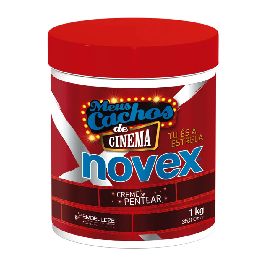 Creme de Pentear Novex Meus Cachos de Cinema 1kg, pote branco e tampa vermelha. Com um mix de óleos e queratina, proporciona definição, brilho e hidratação para fios cacheados e ondulados.