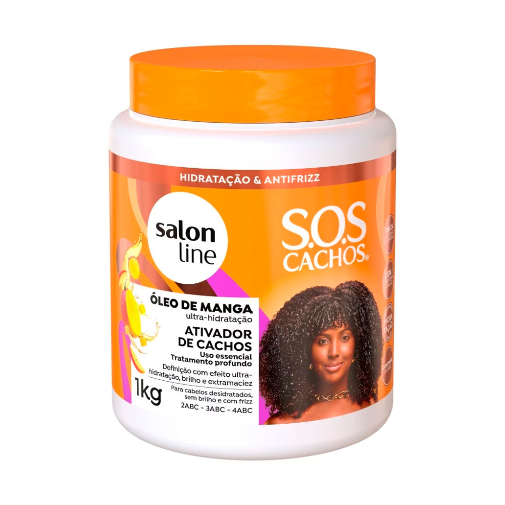 Ativador Salon Line S.O.S Cachos 1kg, pote branco e tampa laranja. Com Óleo de Manga, hidrata e dá brilho aos fios.