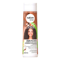 Condicionador Salon Line S.O.S Cachos Óleo de Coco 300mL, frasco e tampa brancos. Com Óleo de Coco, proporciona hidratação, brilho e desembaraço para cabelos secos e com frizz.