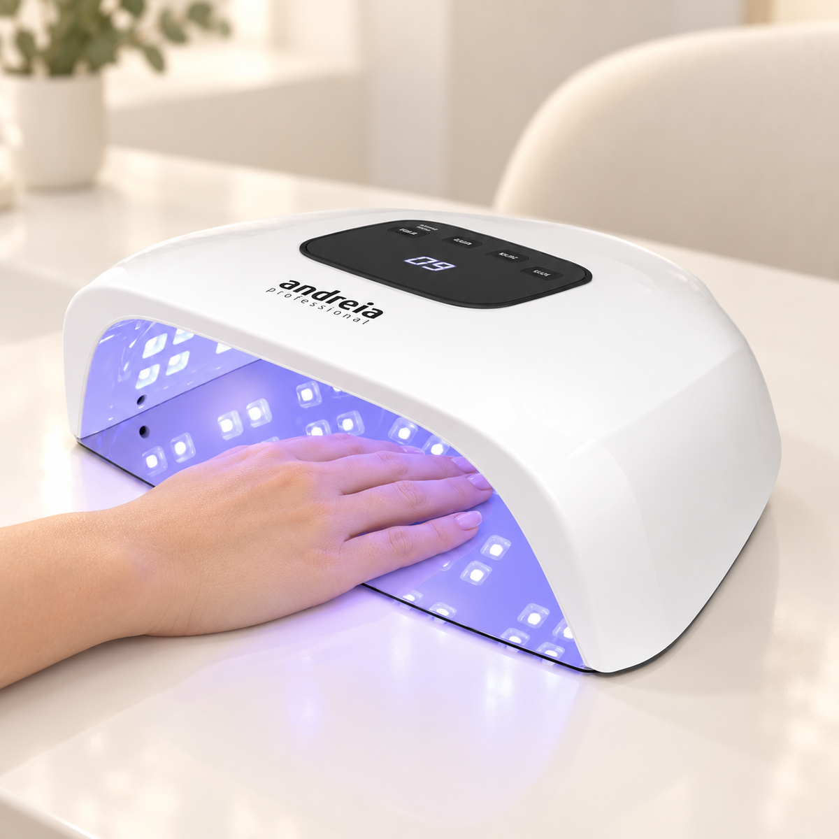 Andreia Pro Lamp Revolution — ilustração de utilização em manicure