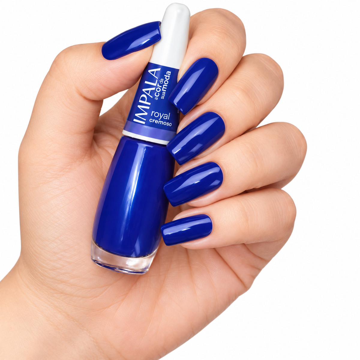 Impala Royal Cremoso — Mano con Esmalte Azul, Imagen Ilustrativa