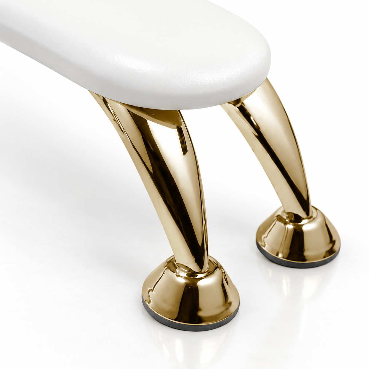 Salon Care apoio de braço branco e dourado — detalhe dos pés dourados