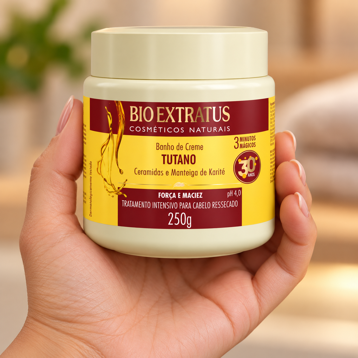 Bio Extratus Tutano Banho de Creme 250g — embalagem na mão