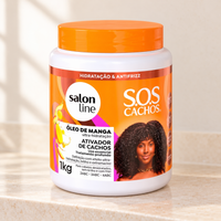 Salon Line SOS Ativador Cachos Óleo Manga 1kg — ambiente neutro. Immagine illustrativa generata con IA.