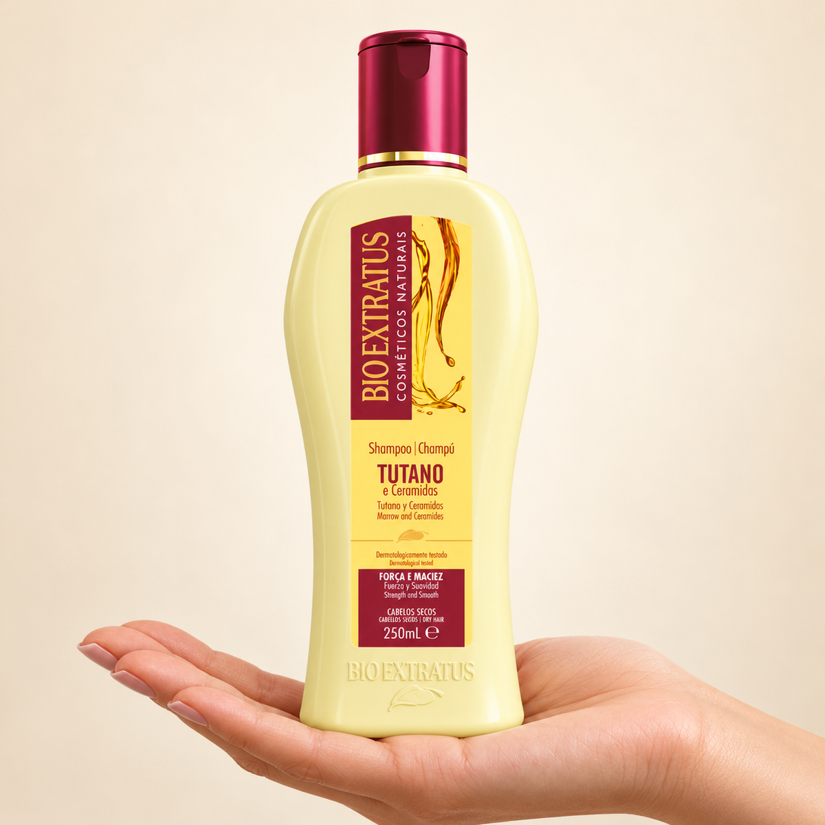 Bio Extratus Tutano Shampoo 250ml — hand. Immagine illustrativa generata con IA.