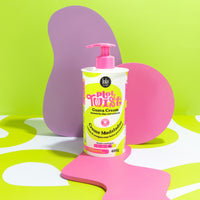 Lola Plot Twist Guava Cream 480 g – foto ambientata del flacone 480 g